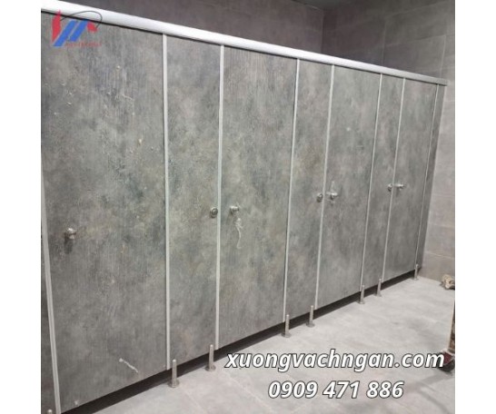 Thi Công Vách Ngăn Vệ Sinh Compact Tại Văn Phòng Quận 7